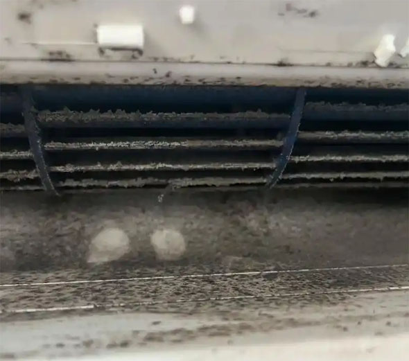 石龙空调吹的风有股烧焦味是怎么回事